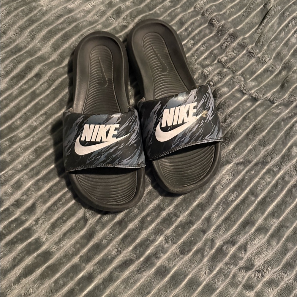 Nike Black and White Patterned Slide Sandals